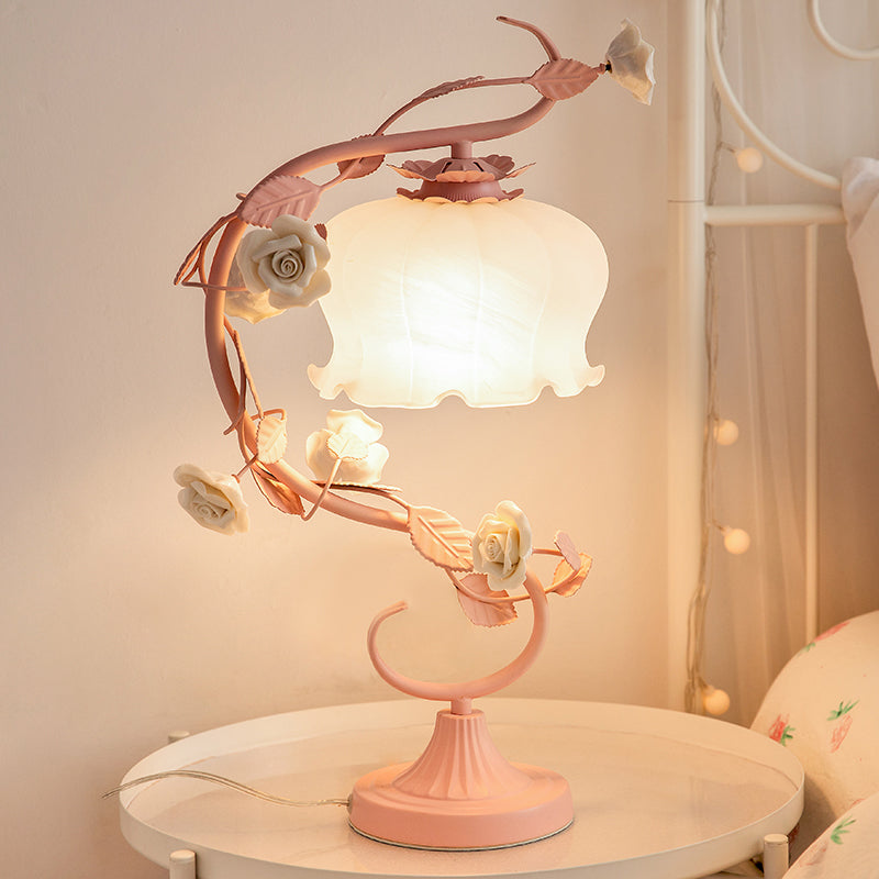 Roselle | Rose-Covered Table Lamp with Warm Romantic Glow