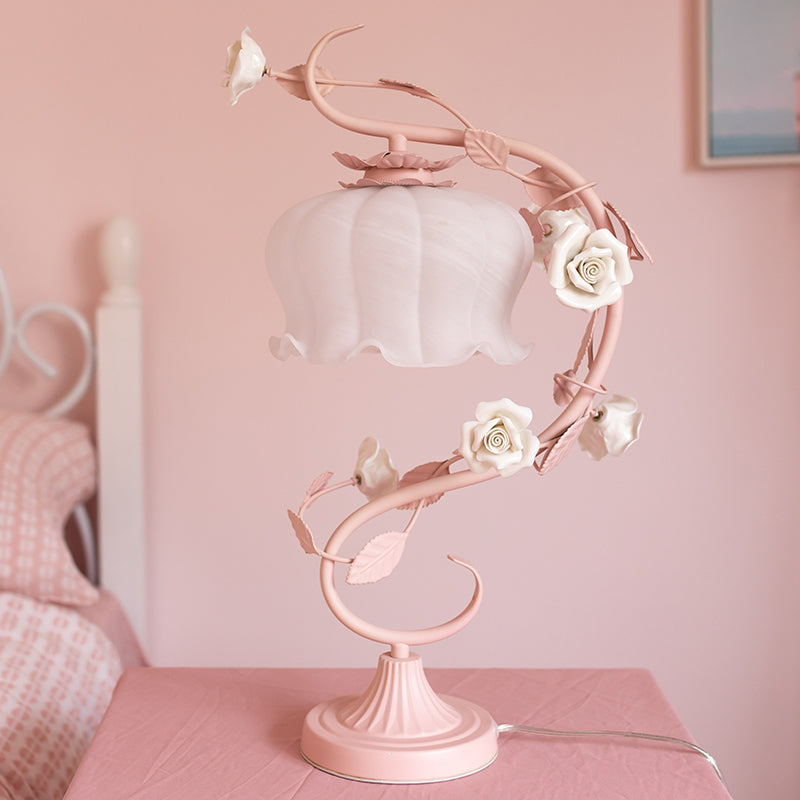 Roselle | Rose-Covered Table Lamp with Warm Romantic Glow