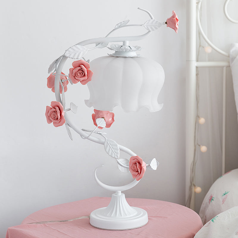 Roselle | Rose-Covered Table Lamp with Warm Romantic Glow