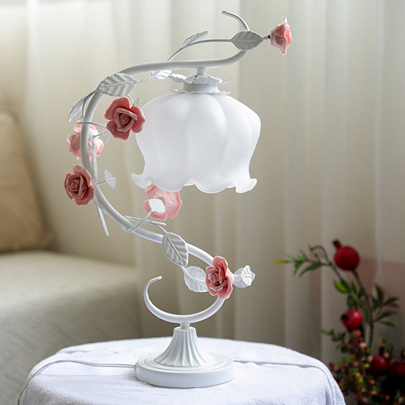 Roselle | Rose-Covered Table Lamp with Warm Romantic Glow