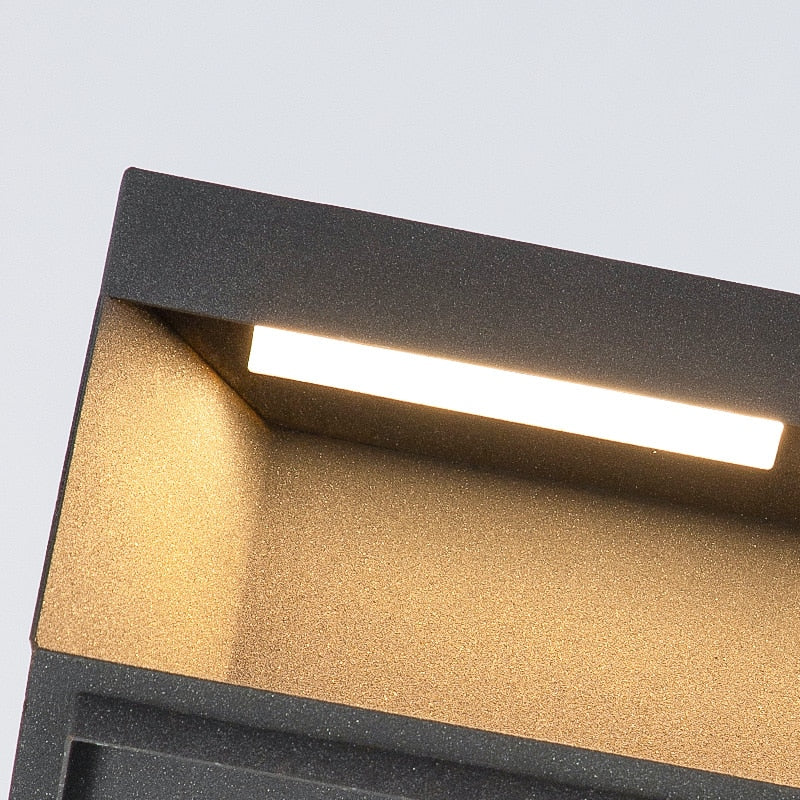 Solvra Weather-Resistant Outdoor Lamp With Smart Sensor