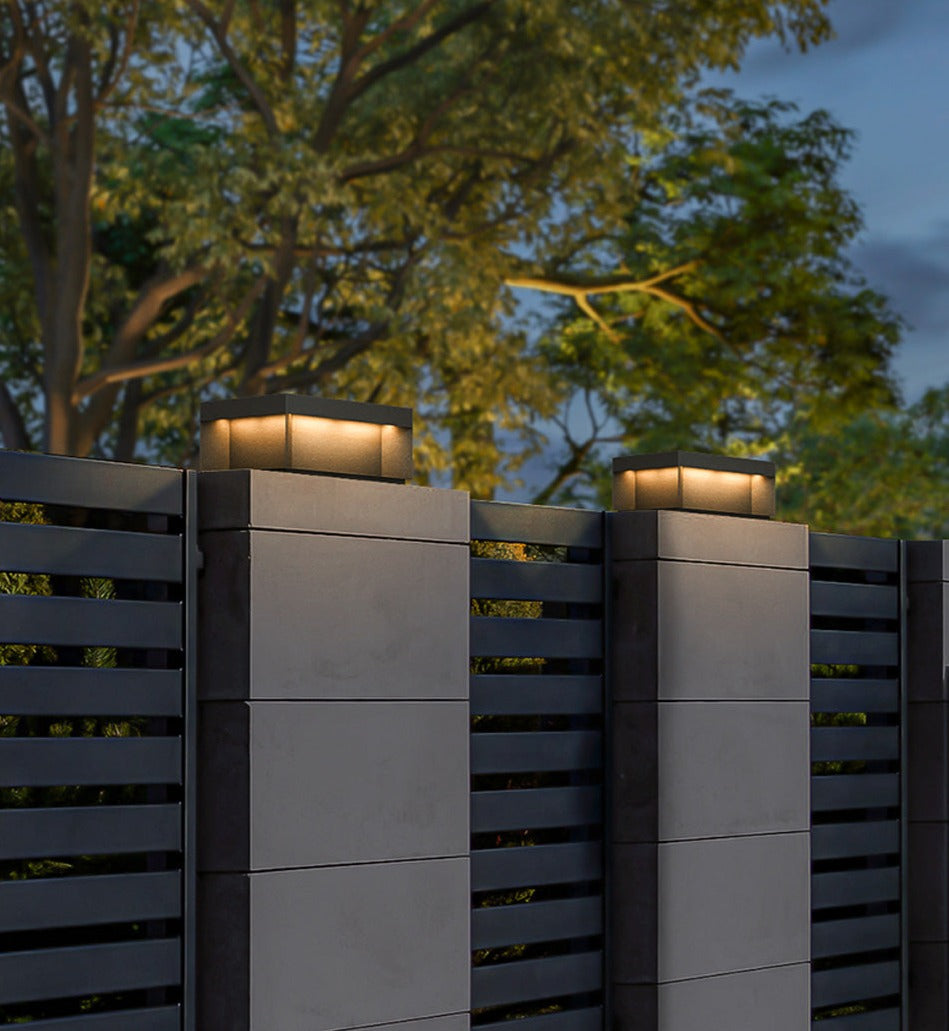 Solvra Weather-Resistant Outdoor Lamp With Smart Sensor