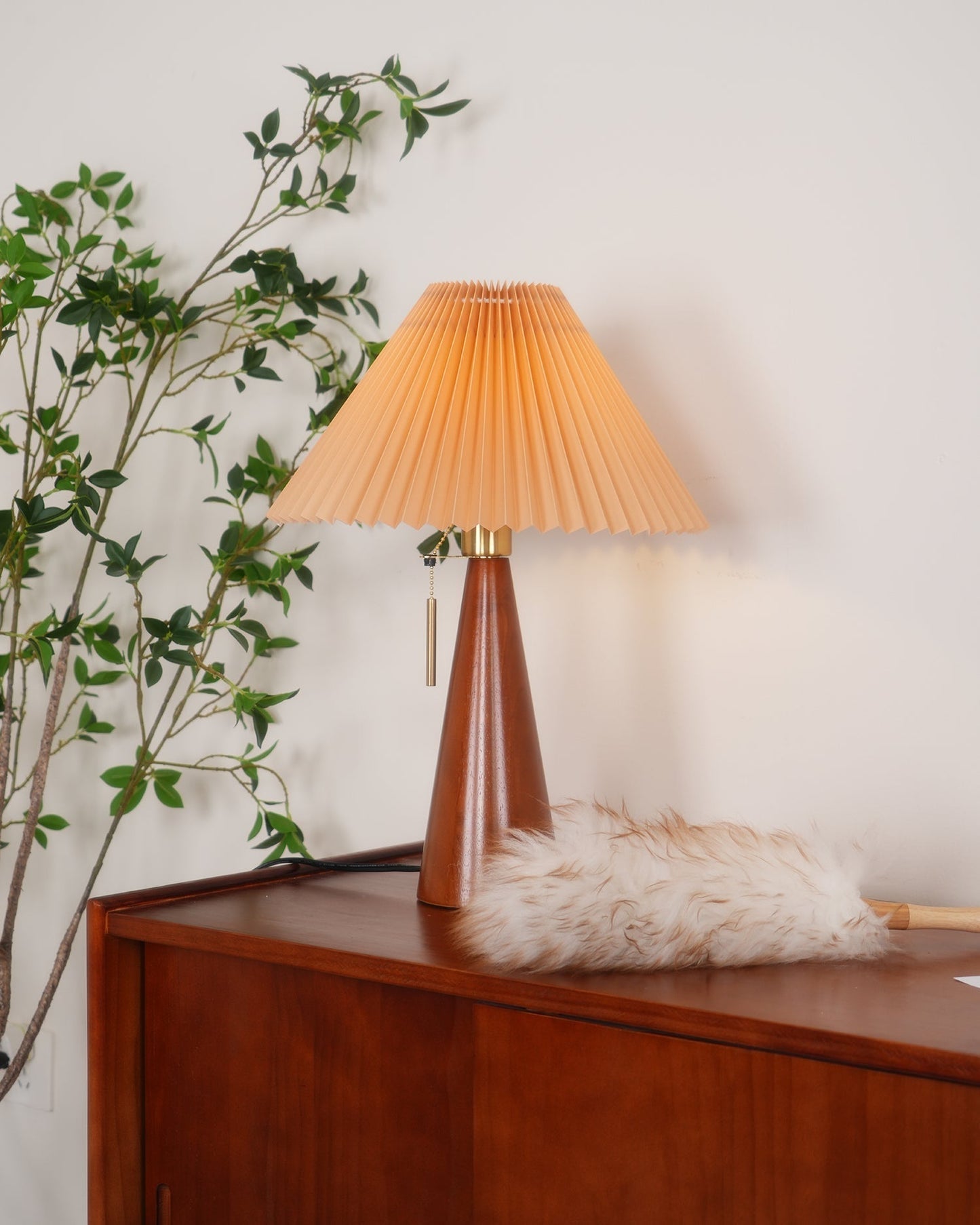 MarlowGlow | Elegant Wood & Metal Table Lamp, Beige Finish