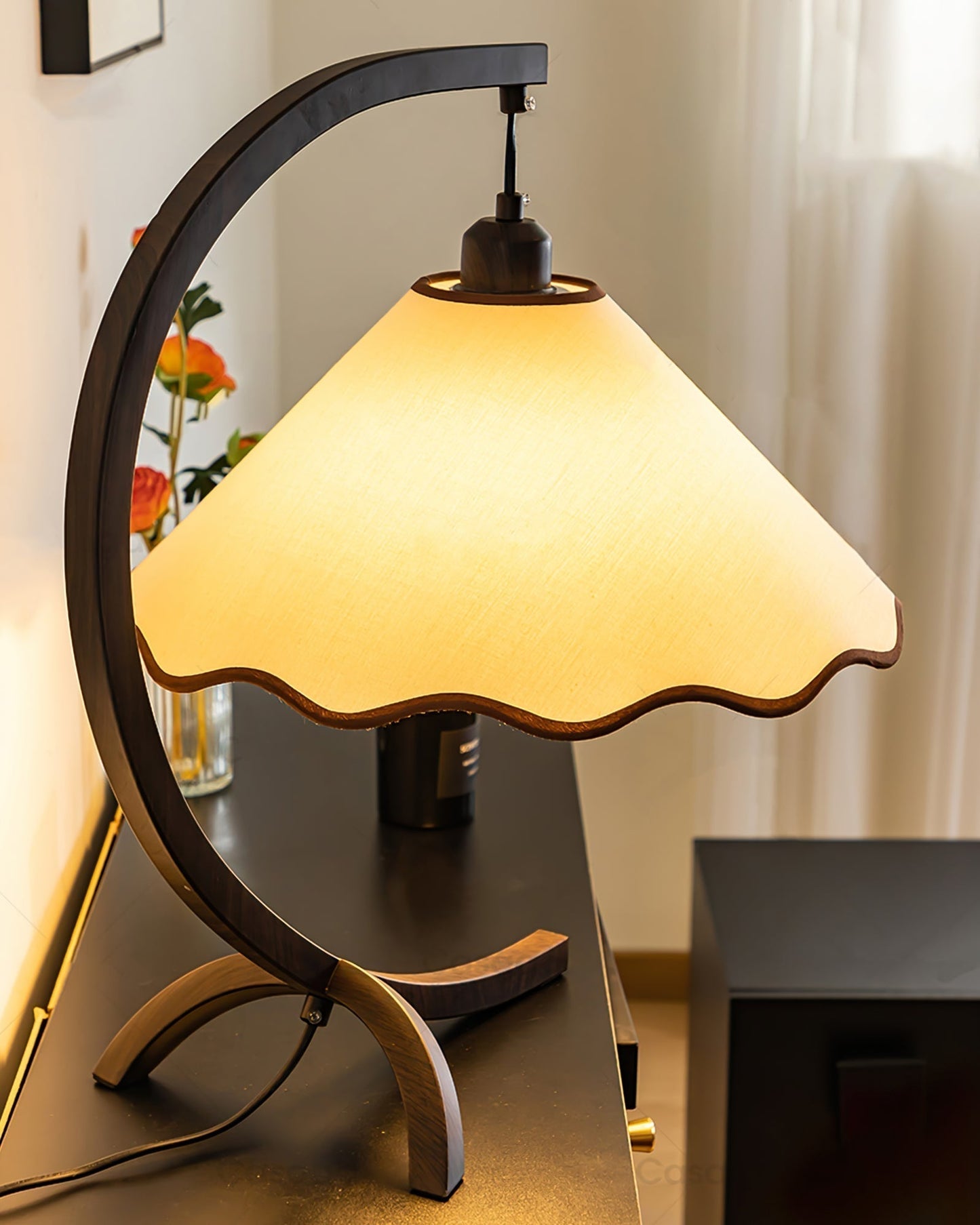 Aurelle Curved Green Frame Table Lamp With Scalloped Shade