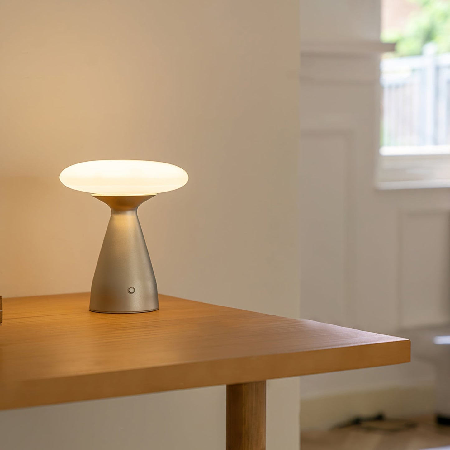 Korvian | Modern Desk Lamp With Glass Shade, Ambient Glow