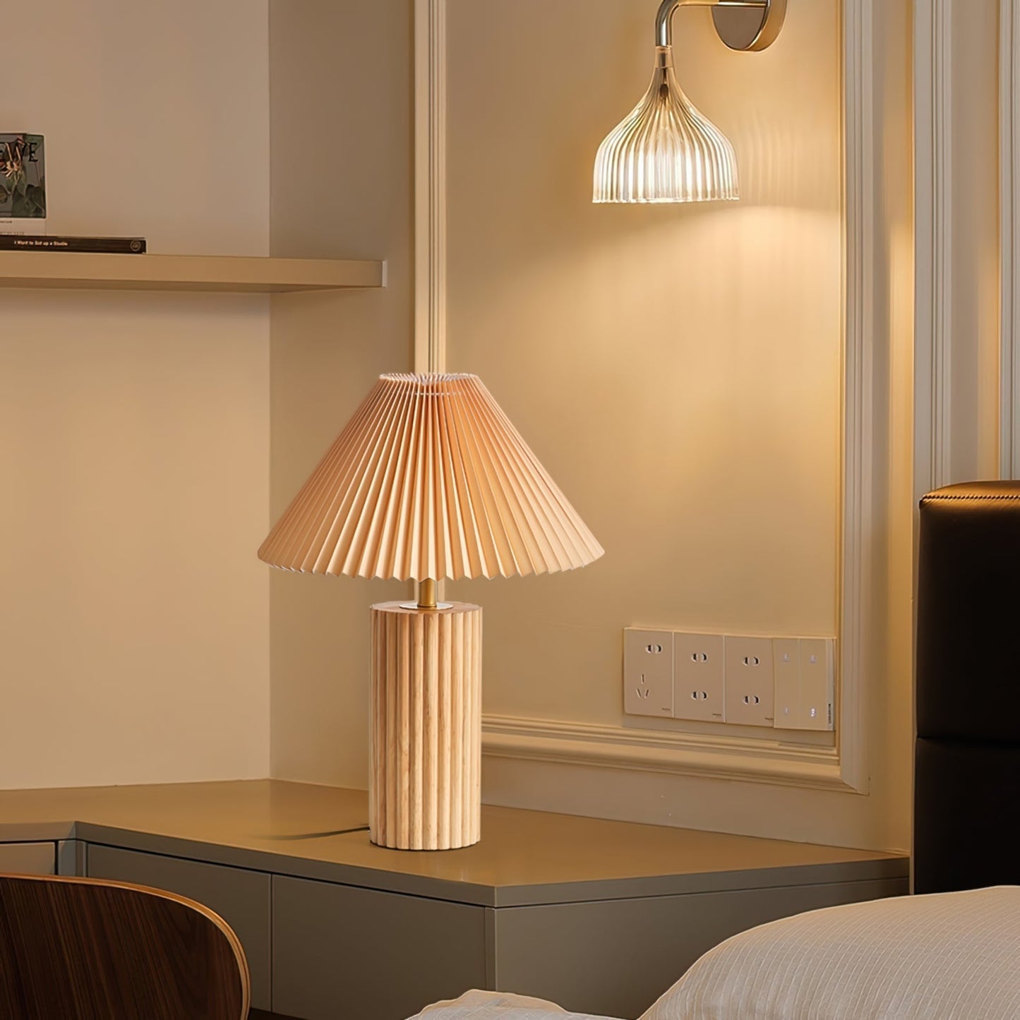 Aloria | Elegant Table Lamp Featuring Warm Wooden Base