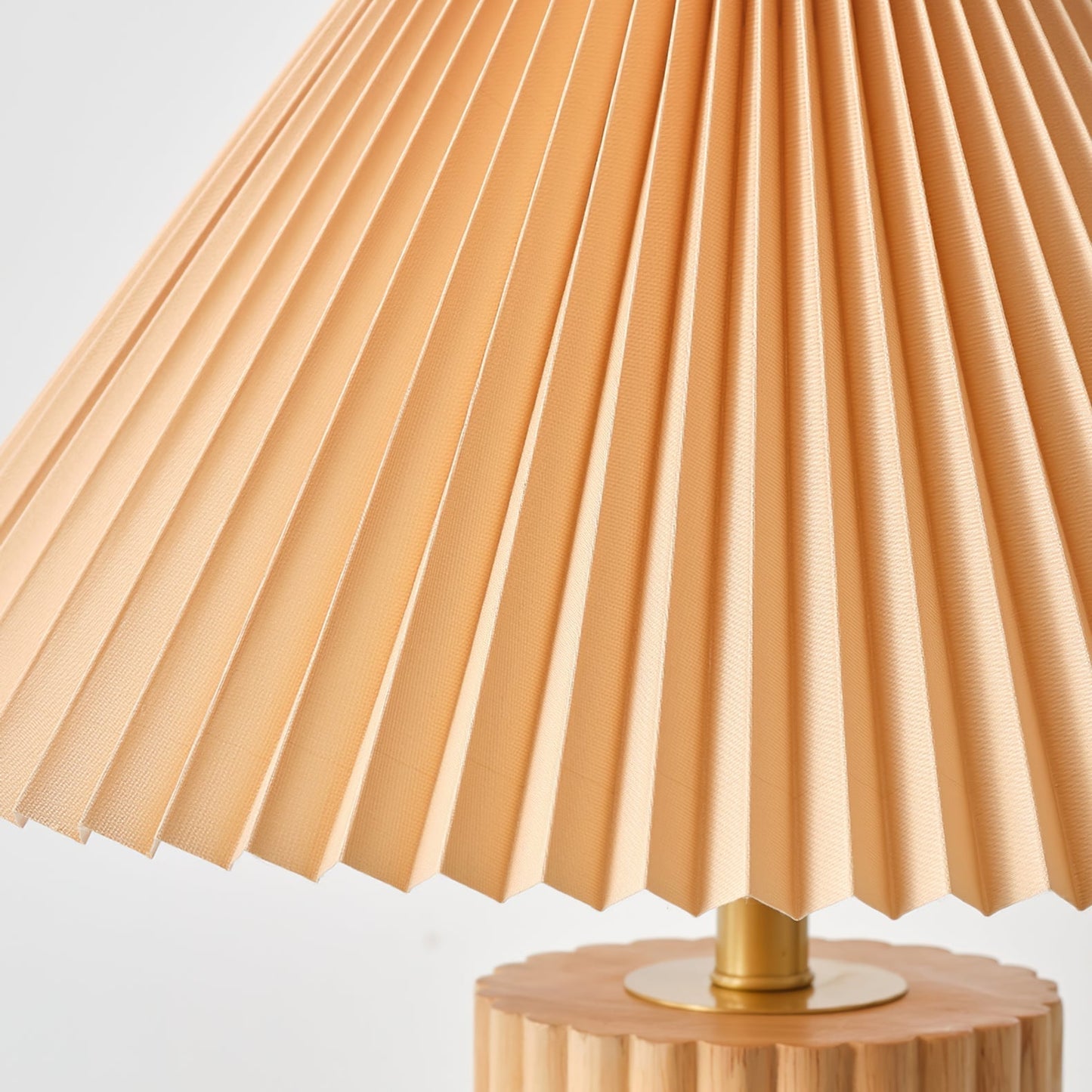 Aloria | Elegant Table Lamp Featuring Warm Wooden Base