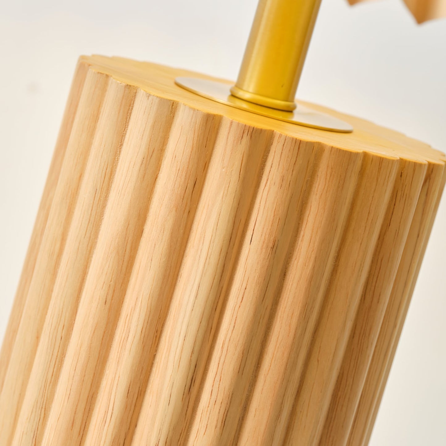 Aloria | Elegant Table Lamp Featuring Warm Wooden Base