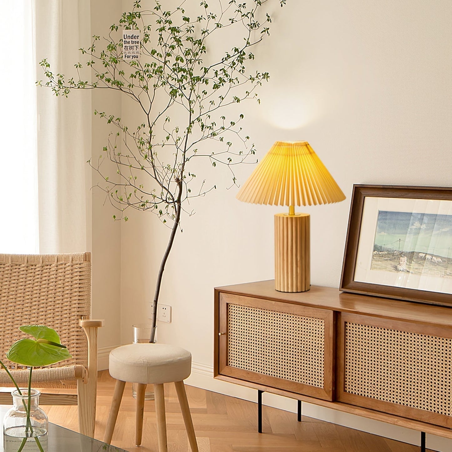 Aloria | Elegant Table Lamp Featuring Warm Wooden Base