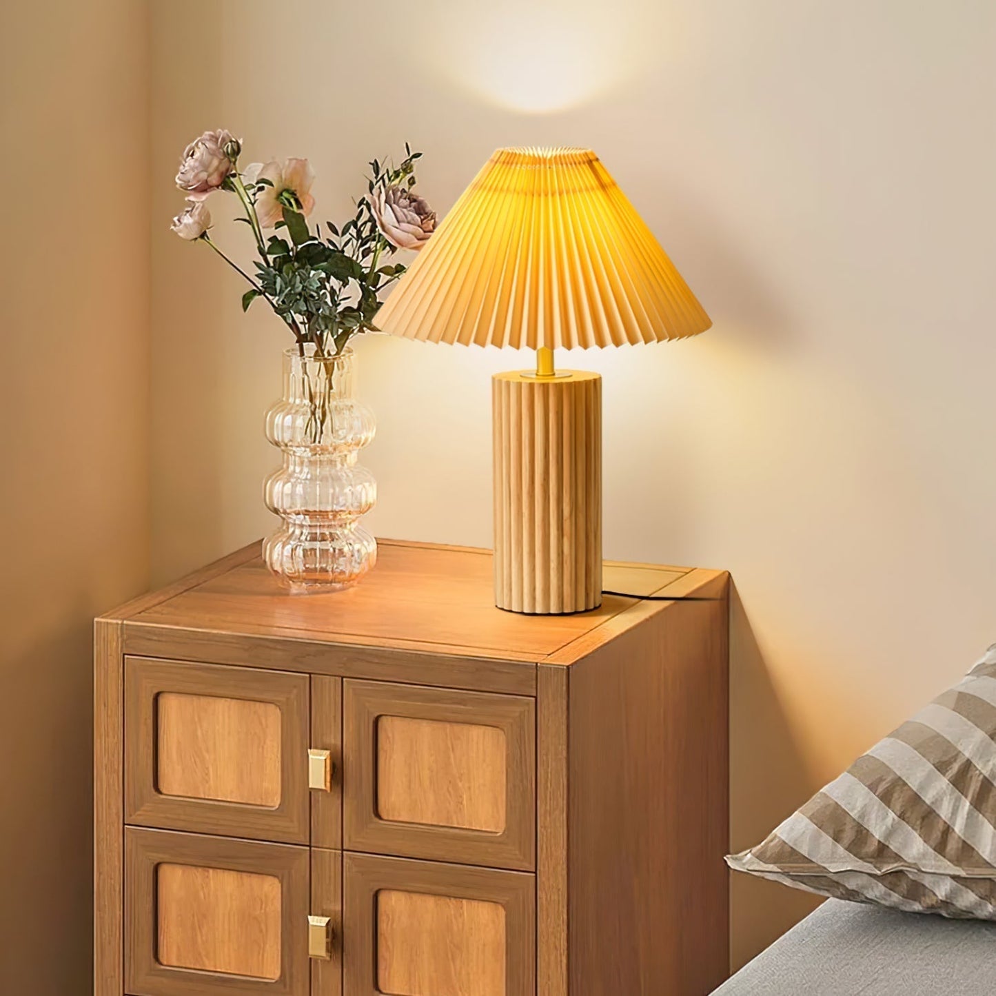 Aloria | Elegant Table Lamp Featuring Warm Wooden Base