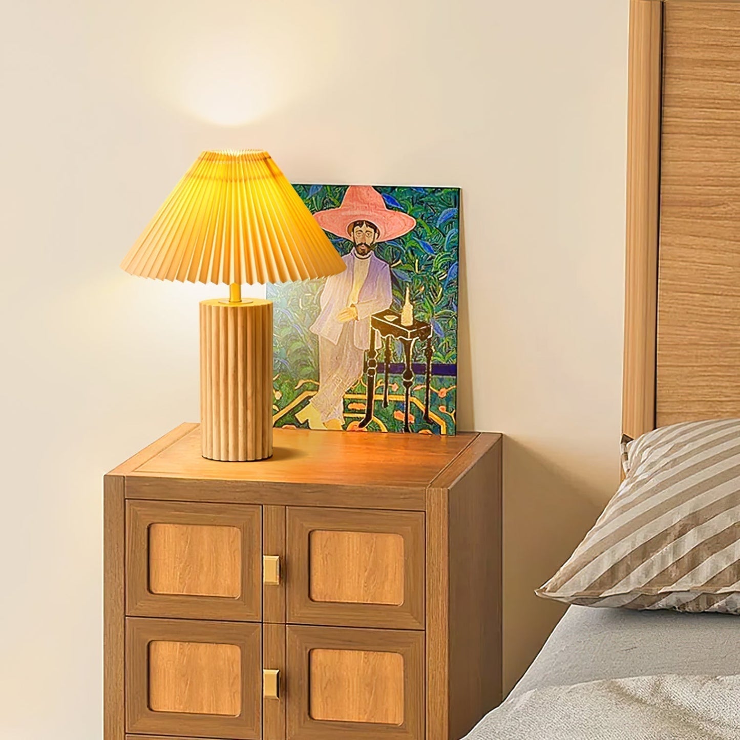 Aloria | Elegant Table Lamp Featuring Warm Wooden Base