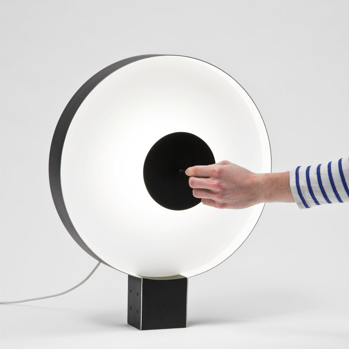 LumaCove | Metal and Acrylic Table Lamp For Living Rooms