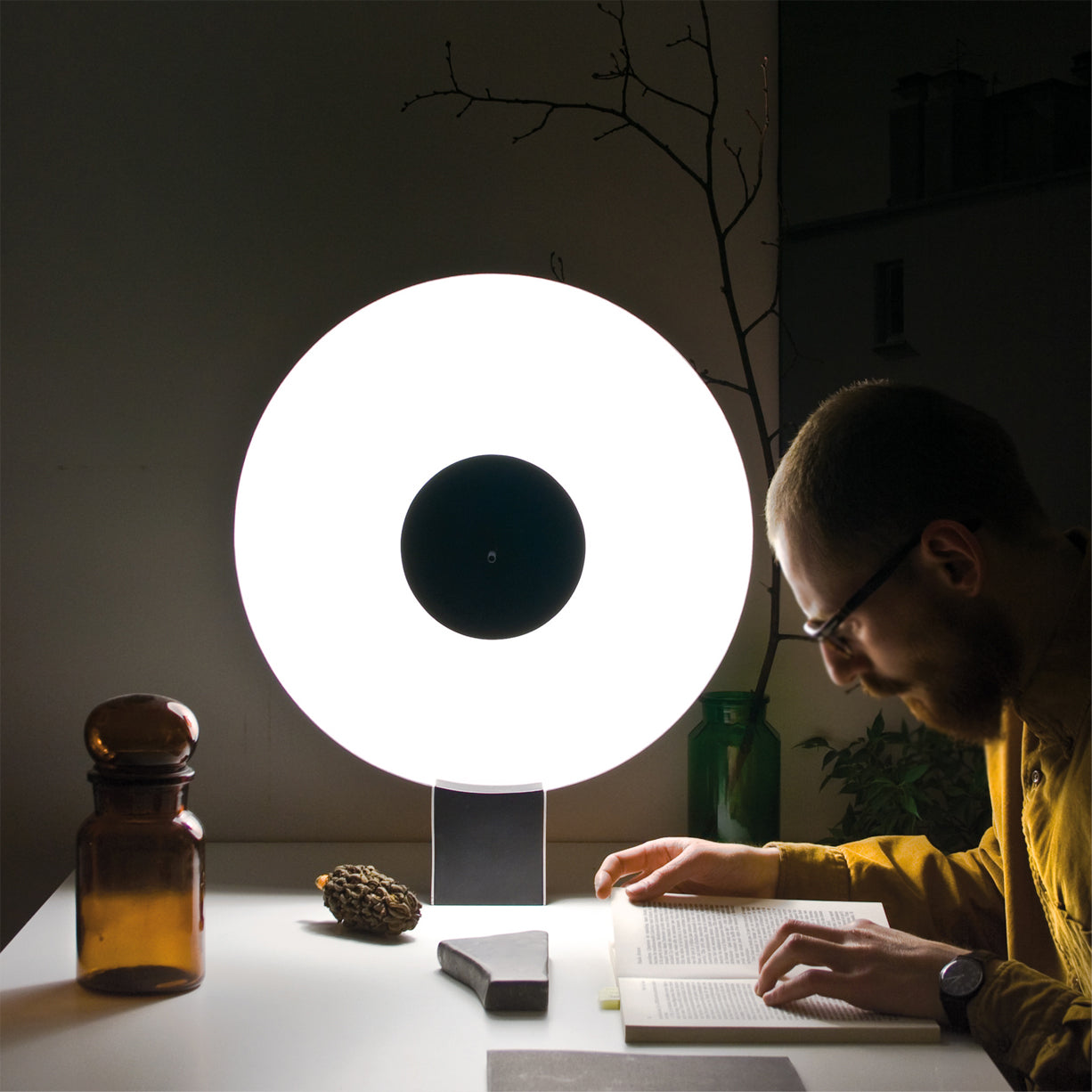 LumaCove | Metal and Acrylic Table Lamp For Living Rooms