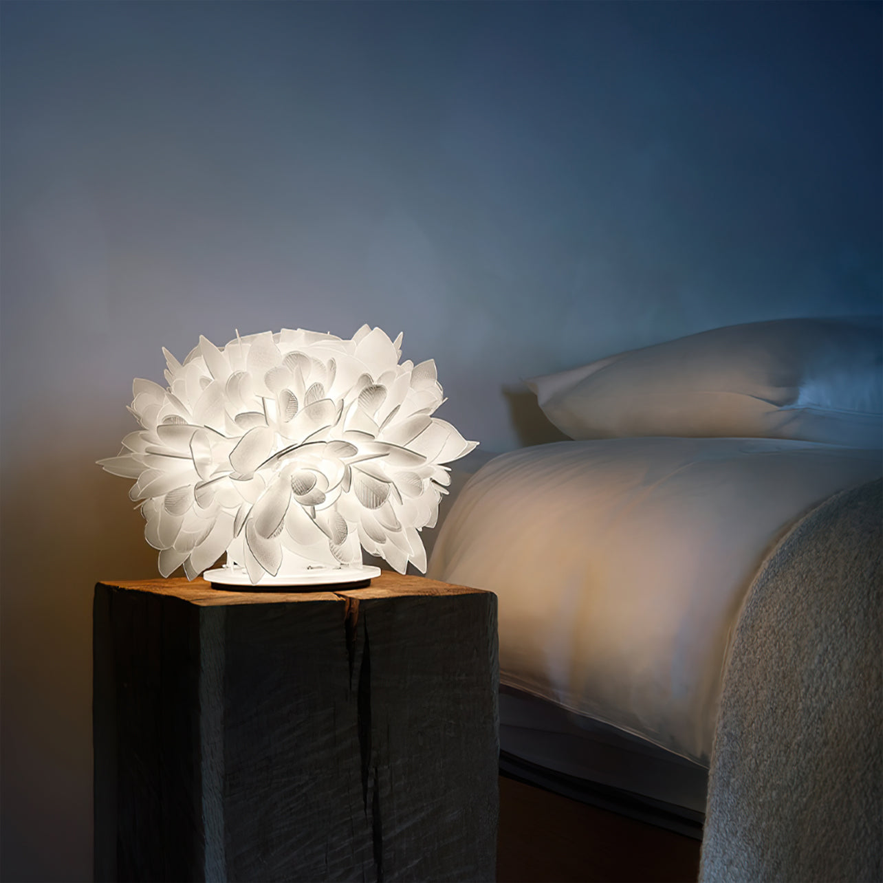 Sylva Petal Table Lamp With Floral Accent And Metal Frame