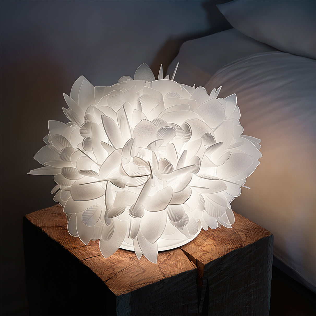 Sylva Petal Table Lamp With Floral Accent And Metal Frame